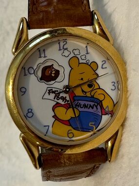 vintage 1990s Disney Store Exclusive Winnie the Pooh "Daydream" watch